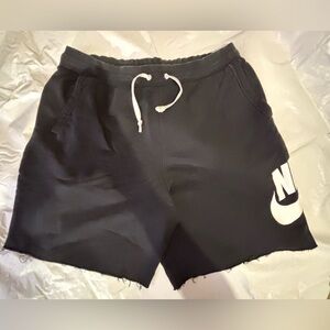 Nike Sportswear Sport Essentials
Men's French Terry Alumni Shorts Size L Black